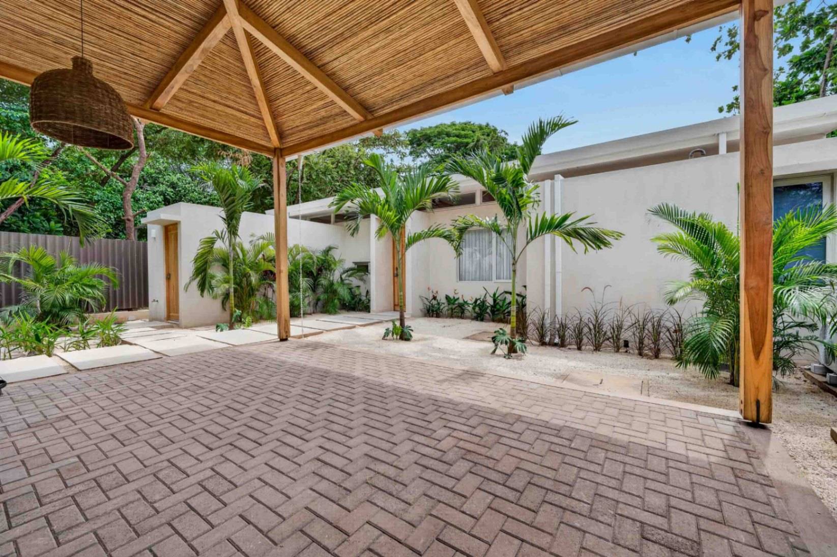 Contemporary 4-Bedroom Home with Pool Near Tamarindo Beach, Guanacaste, Costa Rica
