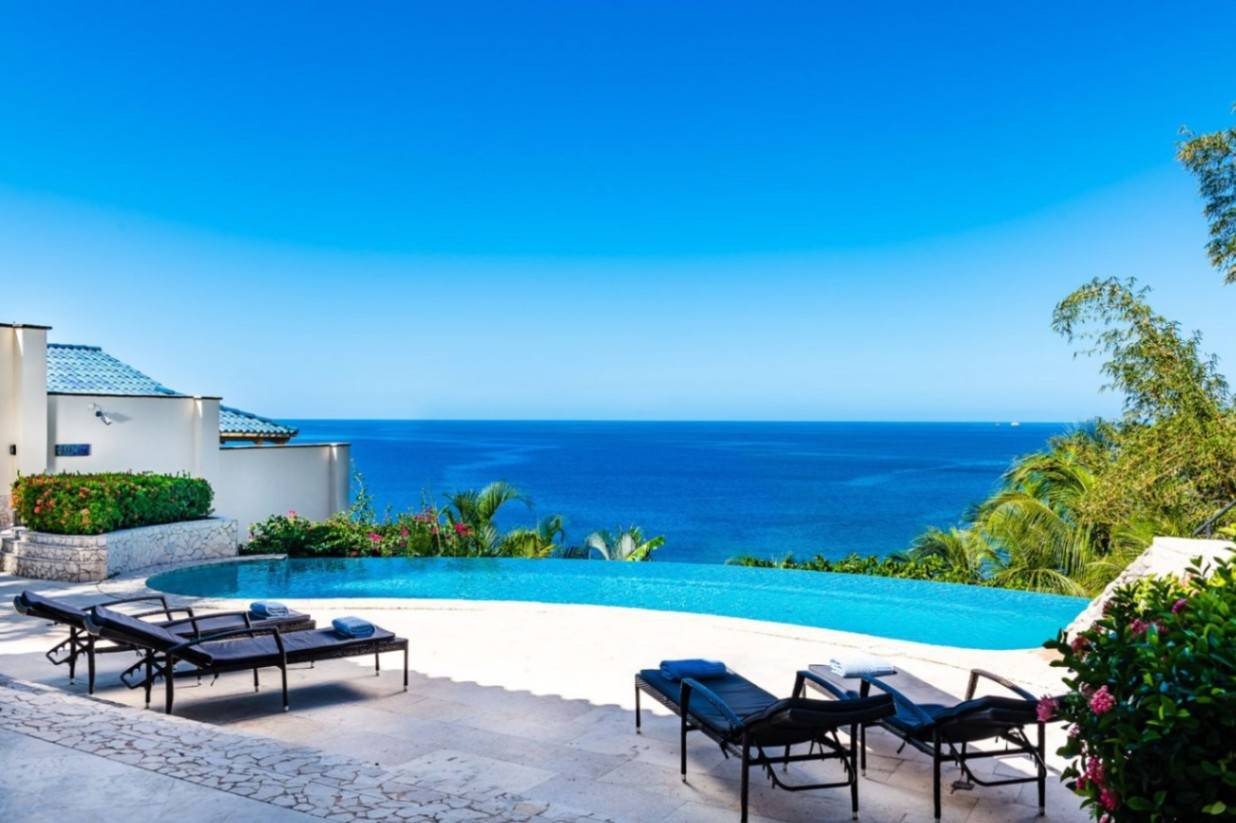 Casa Vista Dorada - Oceanfront Estate with Direct Beach Access in Playa Flamingo, Guanacaste, Costa Rica