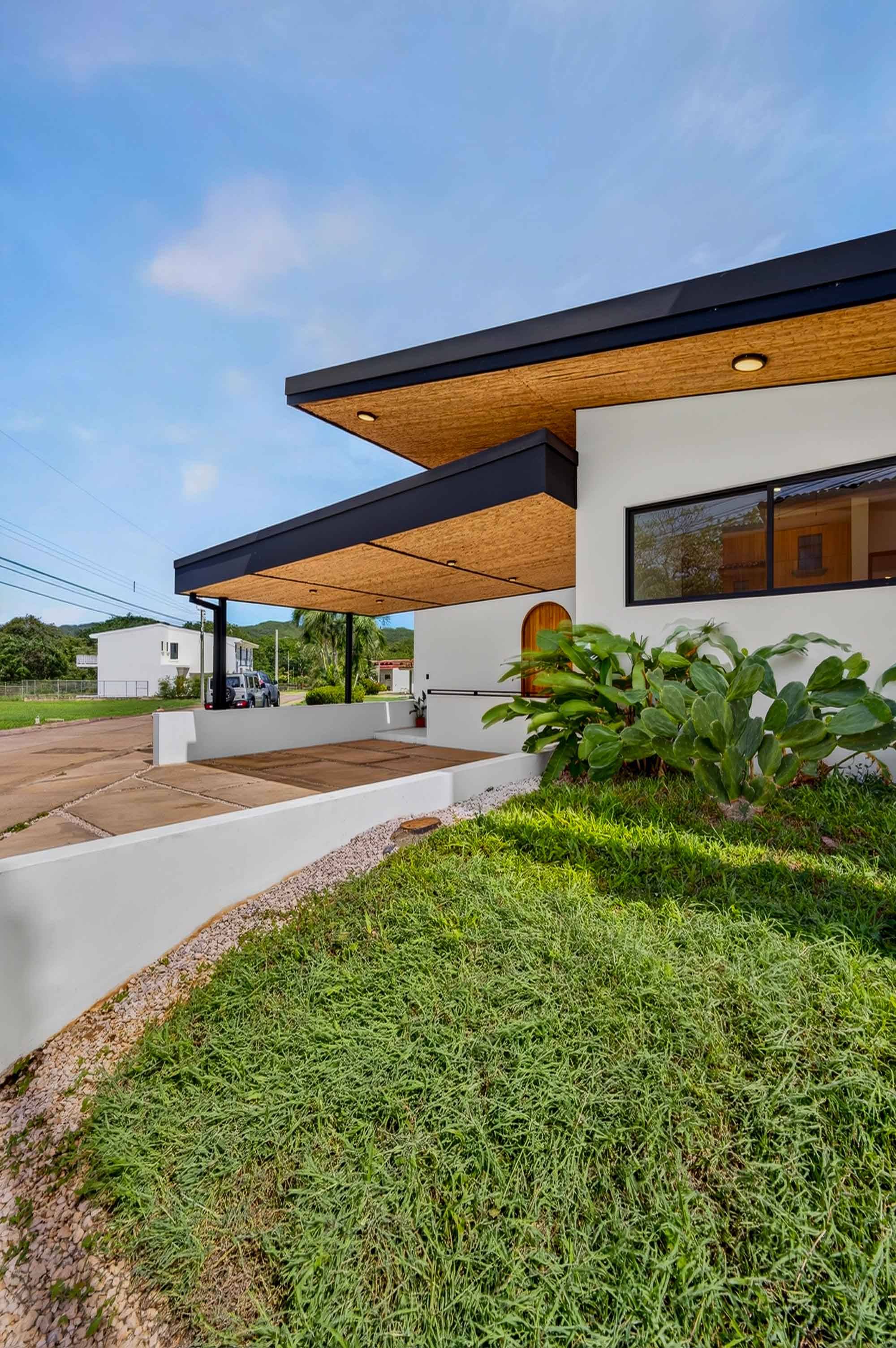 Modern 2-Bedroom Home with Private Jacuzzi Near Tamarindo, Guanacaste, Costa Rica