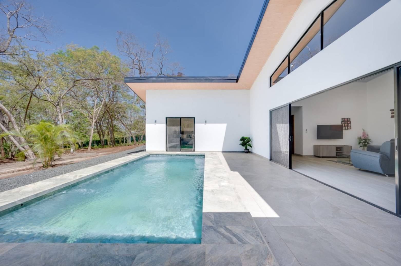 Brand-New Tropical Villa on 6,414 m² Lot with Pool & Development Potential Near Tamarindo, Guanacaste, Costa Rica