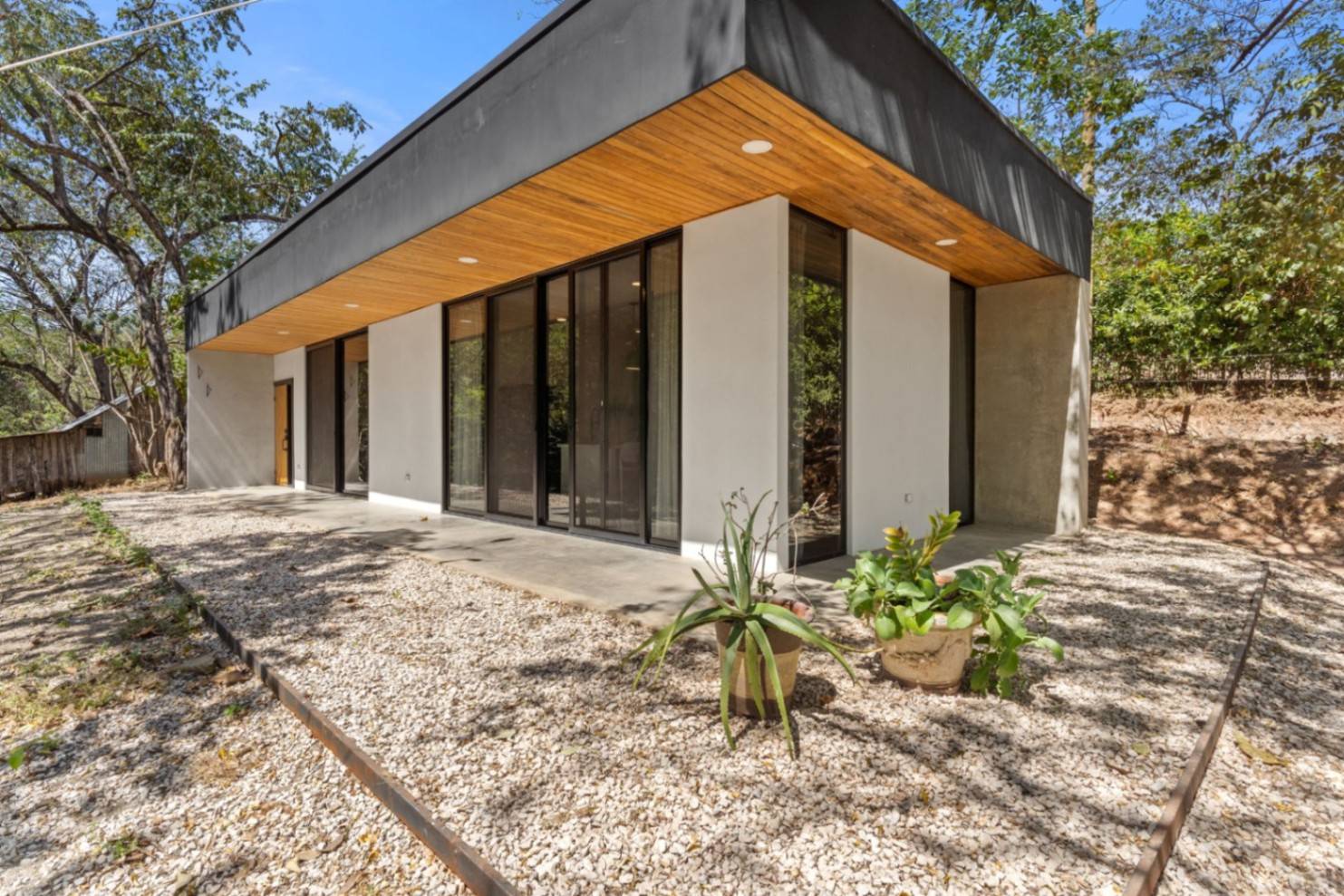 Los Jobos - New Modern Tropical One Bed Home, 5 Mins to Tamarindo, Guanacaste, Costa Rica