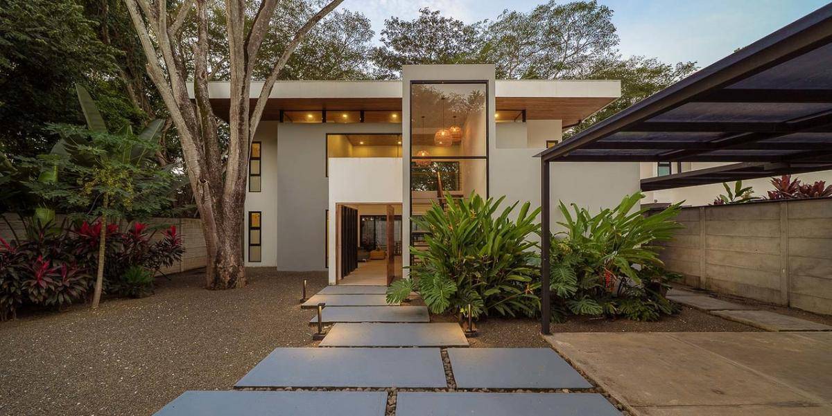 Amberjack Residence - Modern Luxury Pool Home Near the Beach in Playa Potrero, Guanacaste, Costa Rica