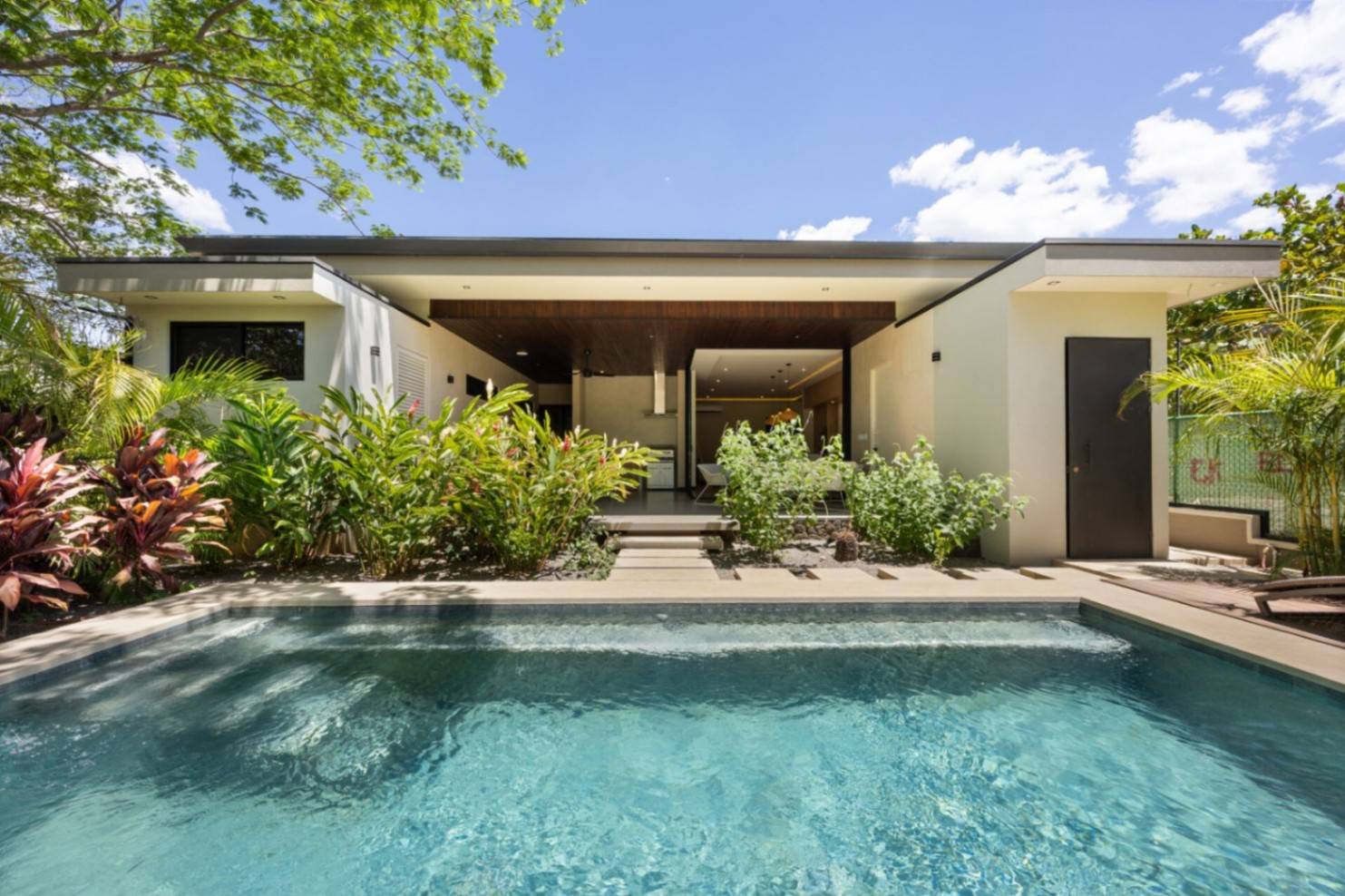Casa Jade - Modern Tropical Living in Huacas – Minutes from Tamarindo, Flamingo & Playa Grande, Guanacaste, Costa Rica