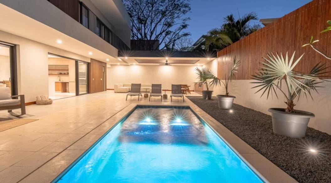 Casa Ku - Turnkey Modern Tropical Retreat – Walk to Beach & Town, Tamarindo, Guanacaste, Costa Rica