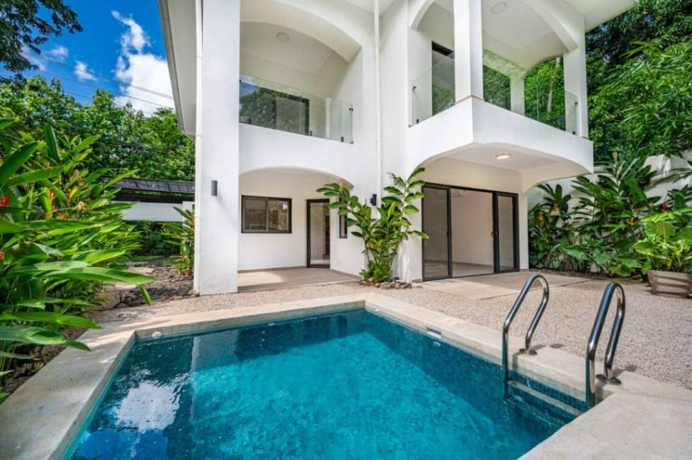 Villa Garden Oasis - Modern Coastal Home with Pool in Surfside, Playa Potrero, Guanacaste, Costa Rica